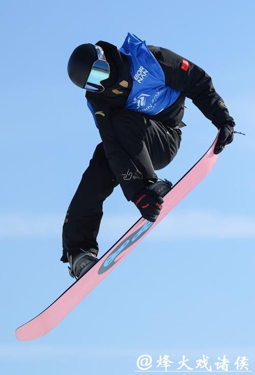 单板滑雪决赛，雪落无声处见英雄