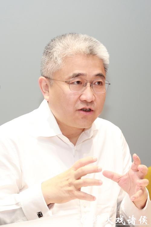 奔驰中国宣布人事调整：销售公司总裁兼首席执行官段建军因个人原因离职，李德思接任